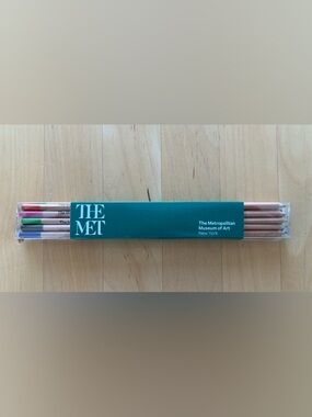 The MET - Colored Pencil Set